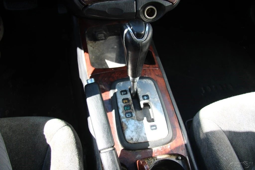 2004 Hyundai Sonata - Image 19 of 21