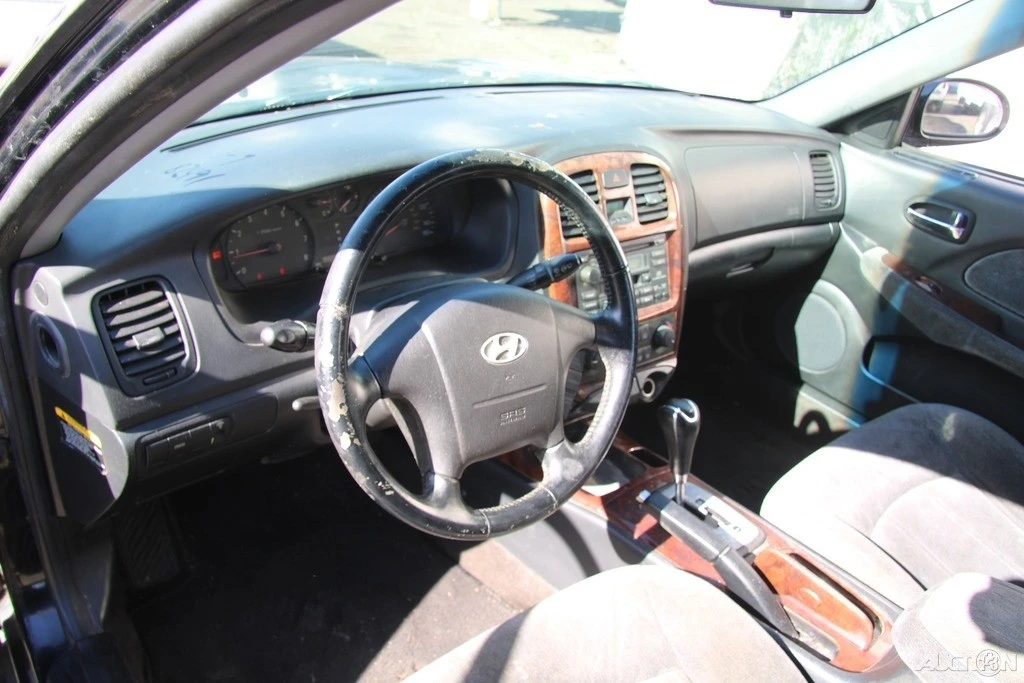 2004 Hyundai Sonata - Image 14 of 21