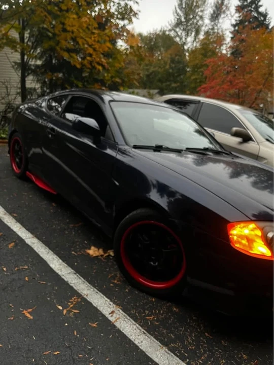 2004 Hyundai Tiburon - Image 2 of 10