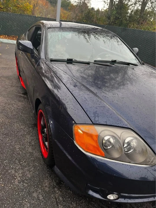 2004 Hyundai Tiburon - Image 6 of 10