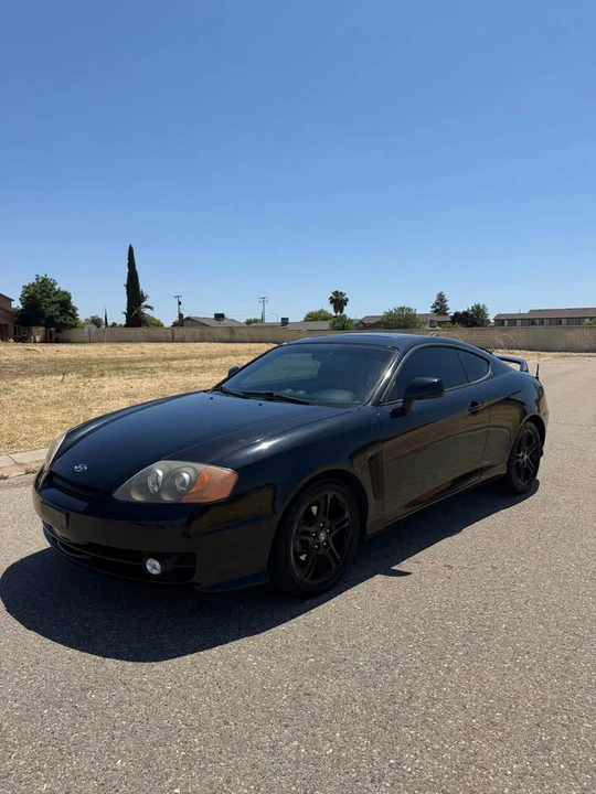 2004 Hyundai Tiburon - Image 2 of 13