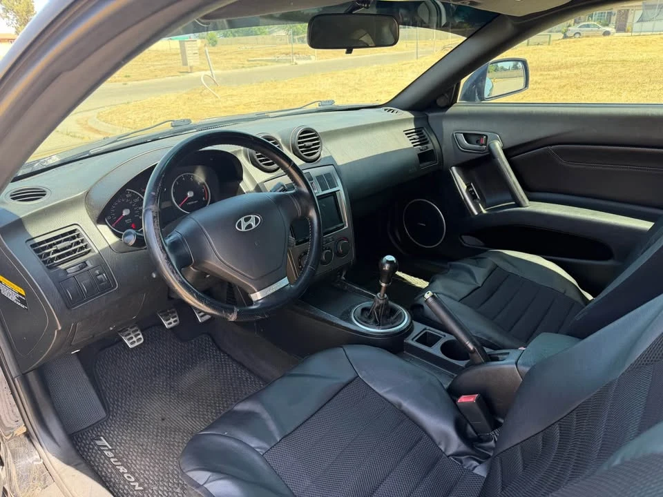 2004 Hyundai Tiburon - Image 8 of 13