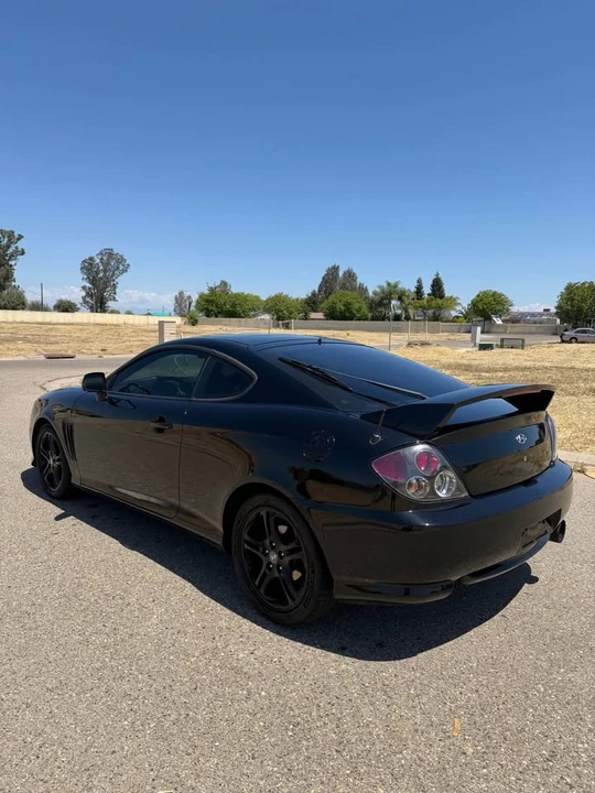 2004 Hyundai Tiburon - Image 6 of 13