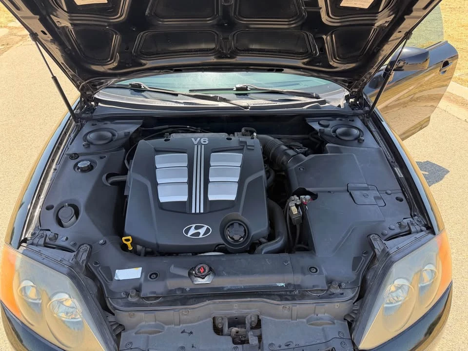 2004 Hyundai Tiburon - Image 11 of 13