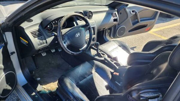 2004 Hyundai Tiburon - Image 9 of 9