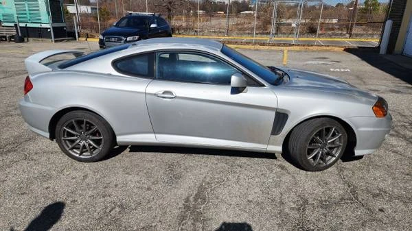 2004 Hyundai Tiburon - Image 8 of 9