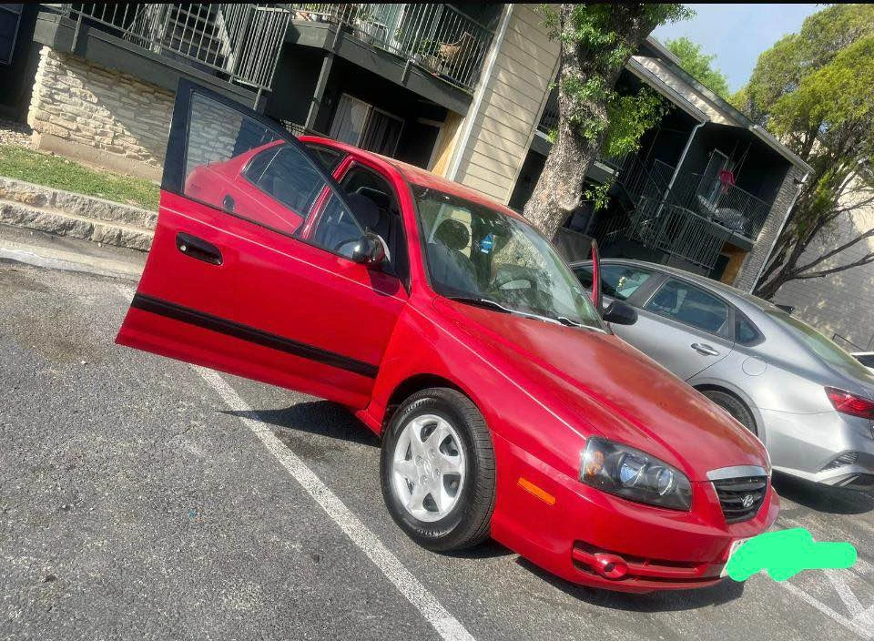 2004 Hyundai Elantra - Image 5 of 13