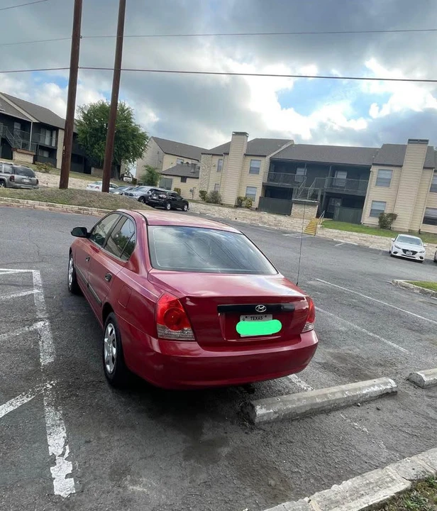 2004 Hyundai Elantra - Image 4 of 13