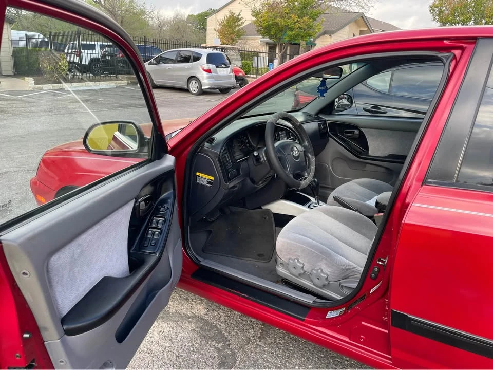 2004 Hyundai Elantra - Image 3 of 13