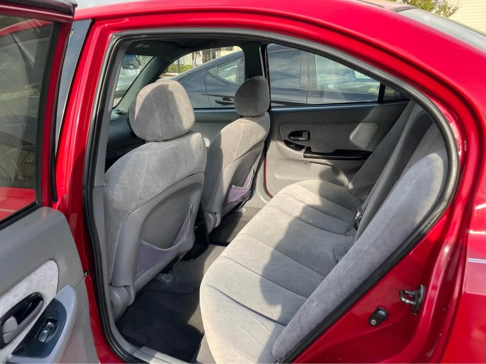 2004 Hyundai Elantra - Image 11 of 13