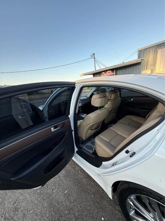 2004 Hyundai Genesis - Image 6 of 8