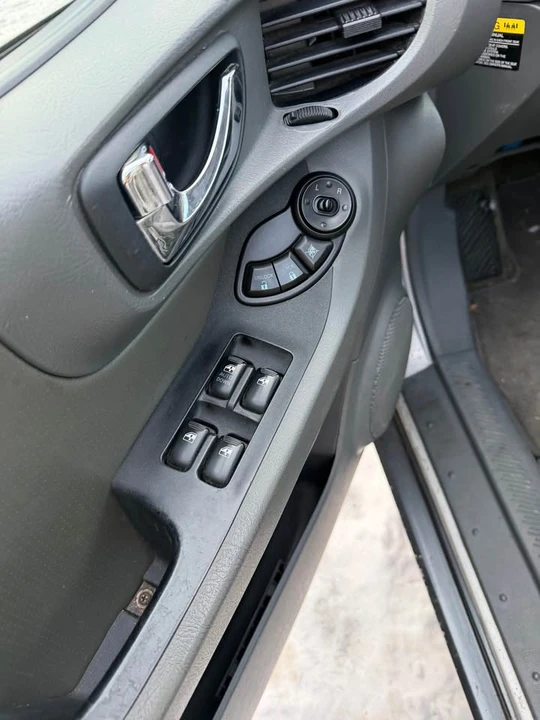2004 Hyundai Santa Fe - Image 4 of 11