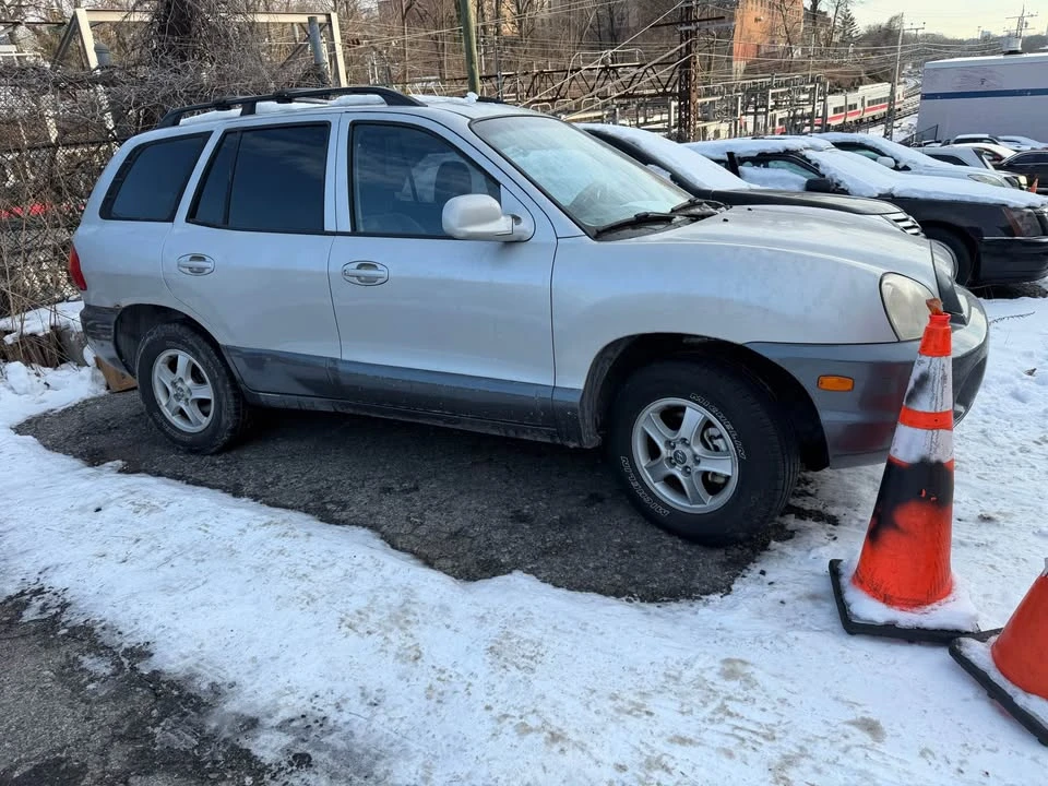 2004 Hyundai Santa Fe - Image 2 of 11