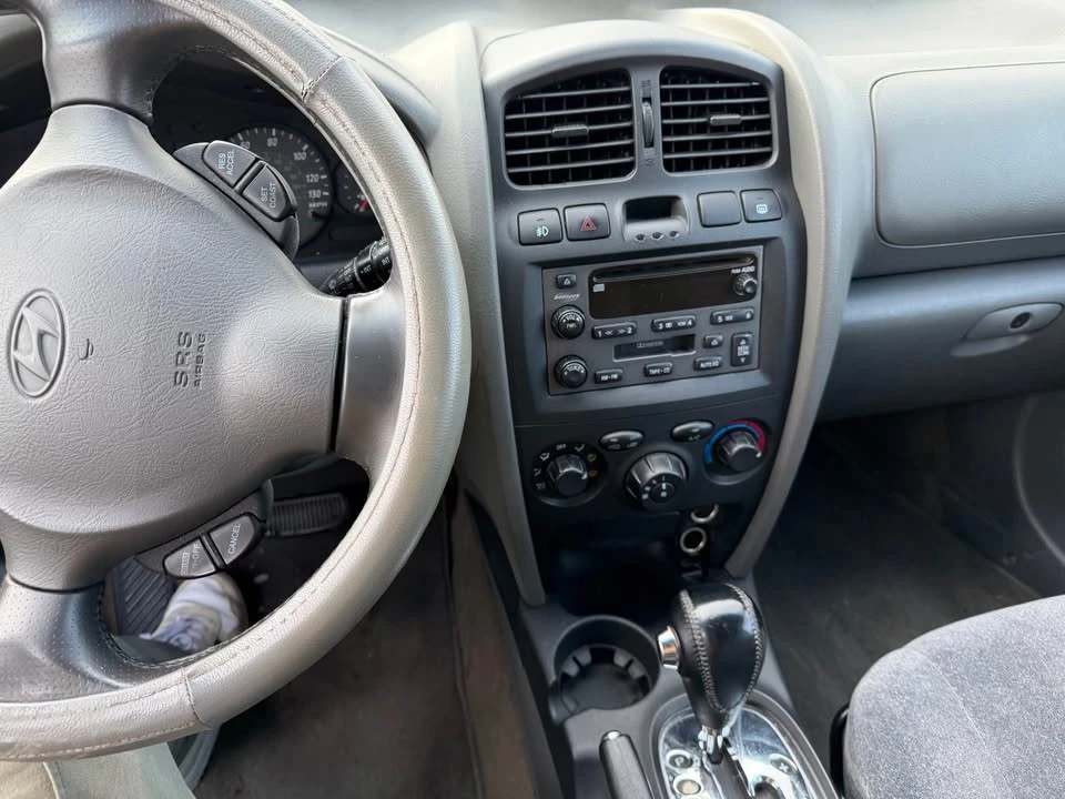 2004 Hyundai Santa Fe - Image 7 of 11