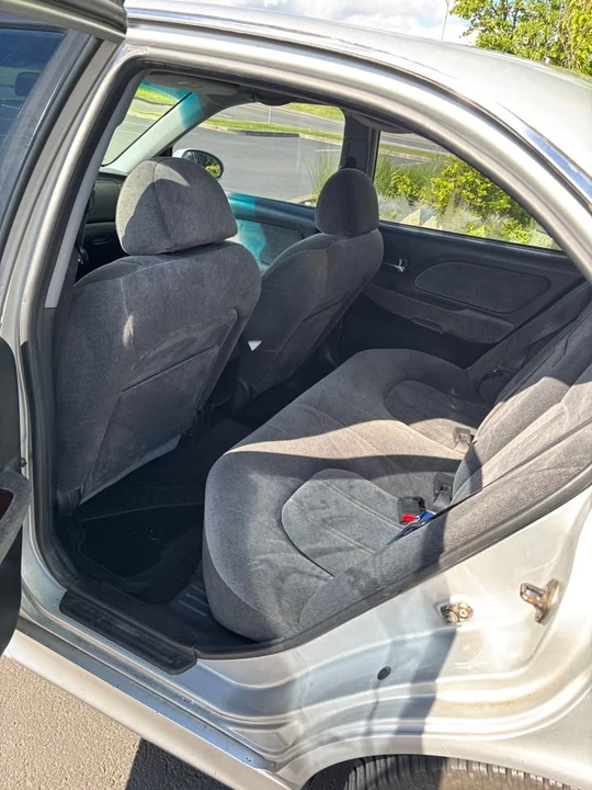 2004 Hyundai Sonata - Image 8 of 12