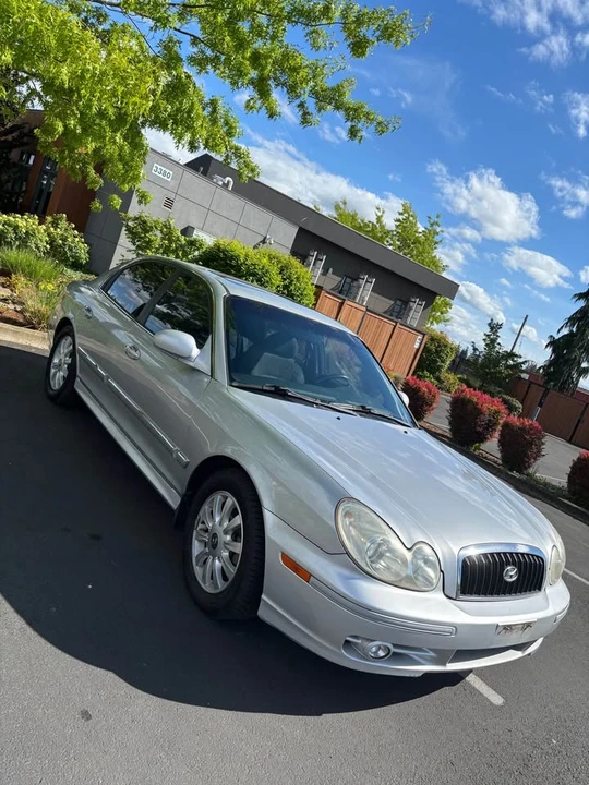 2004 Hyundai Sonata - Image 2 of 12