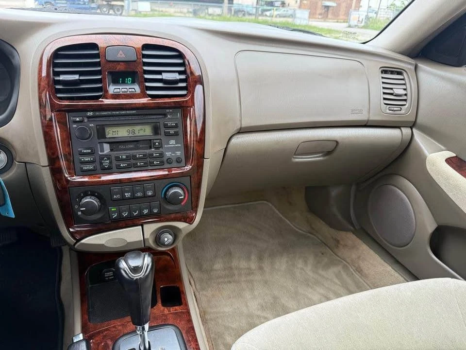 2004 Hyundai Sonata - Image 10 of 11