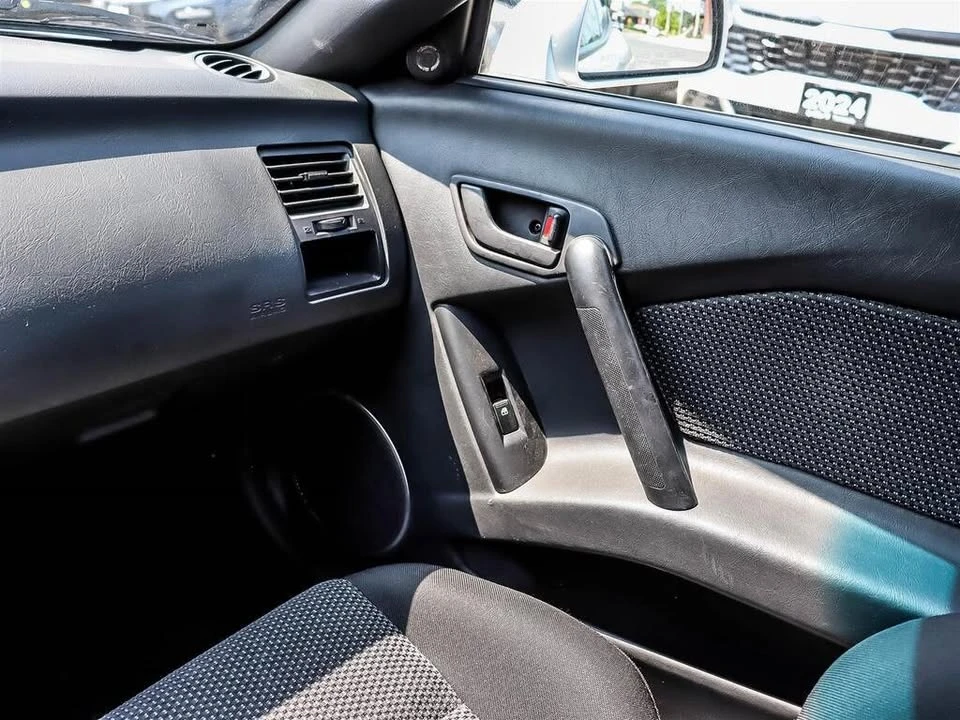 2004 Hyundai Tiburon - Image 11 of 20