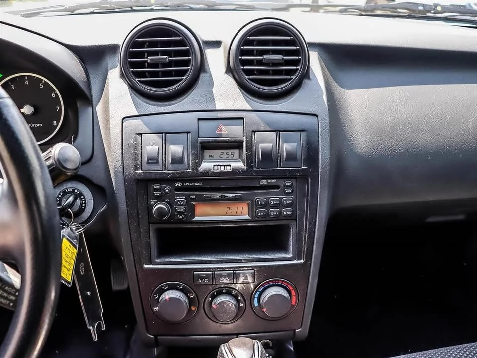 2004 Hyundai Tiburon - Image 10 of 20