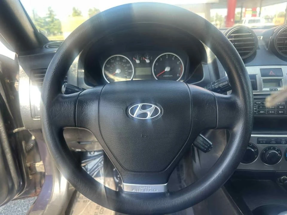 2004 Hyundai Tiburon - Image 14 of 17