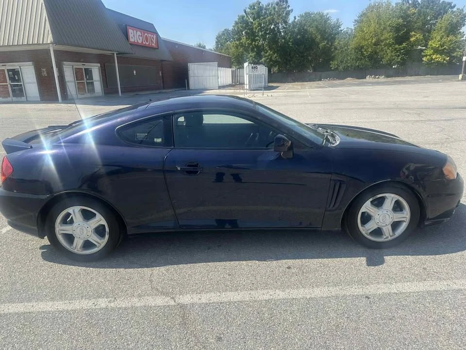 2004 Hyundai Tiburon - Image 7 of 17