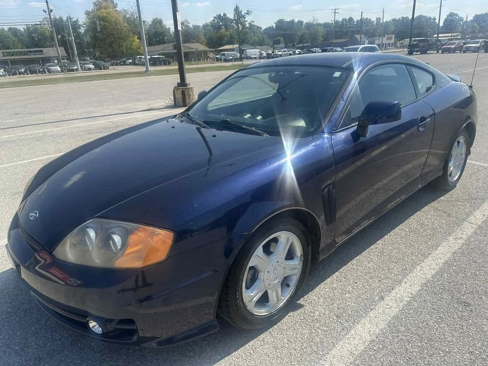 2004 Hyundai Tiburon - Image 2 of 17