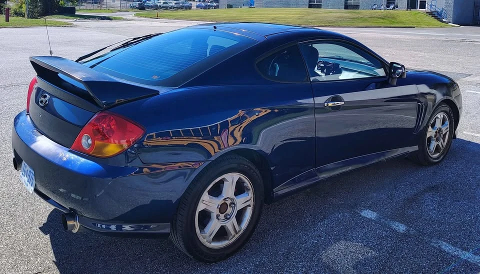 2004 Hyundai Tiburon - Image 6 of 14
