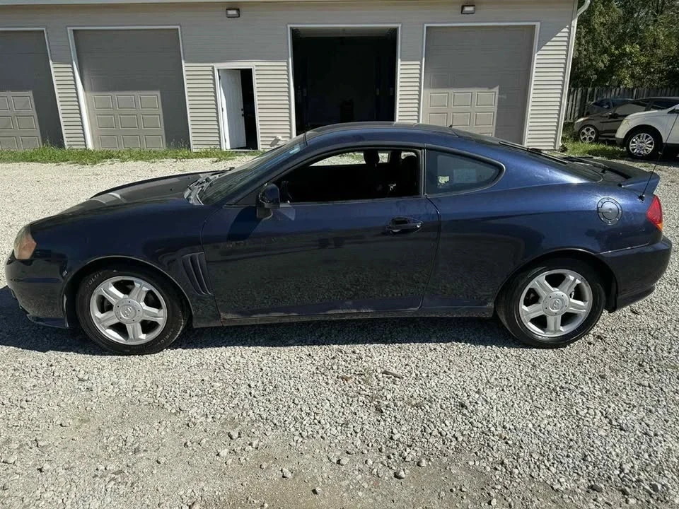2004 Hyundai Tiburon - Image 7 of 17