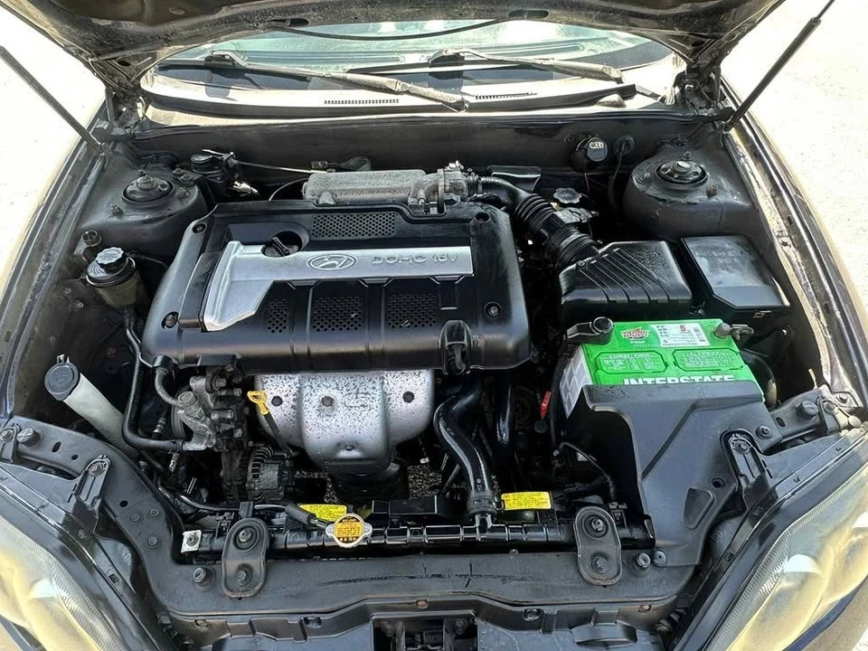 2004 Hyundai Tiburon - Image 15 of 16