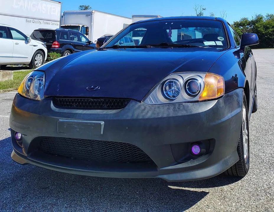 2004 Hyundai Tiburon - Image 2 of 14