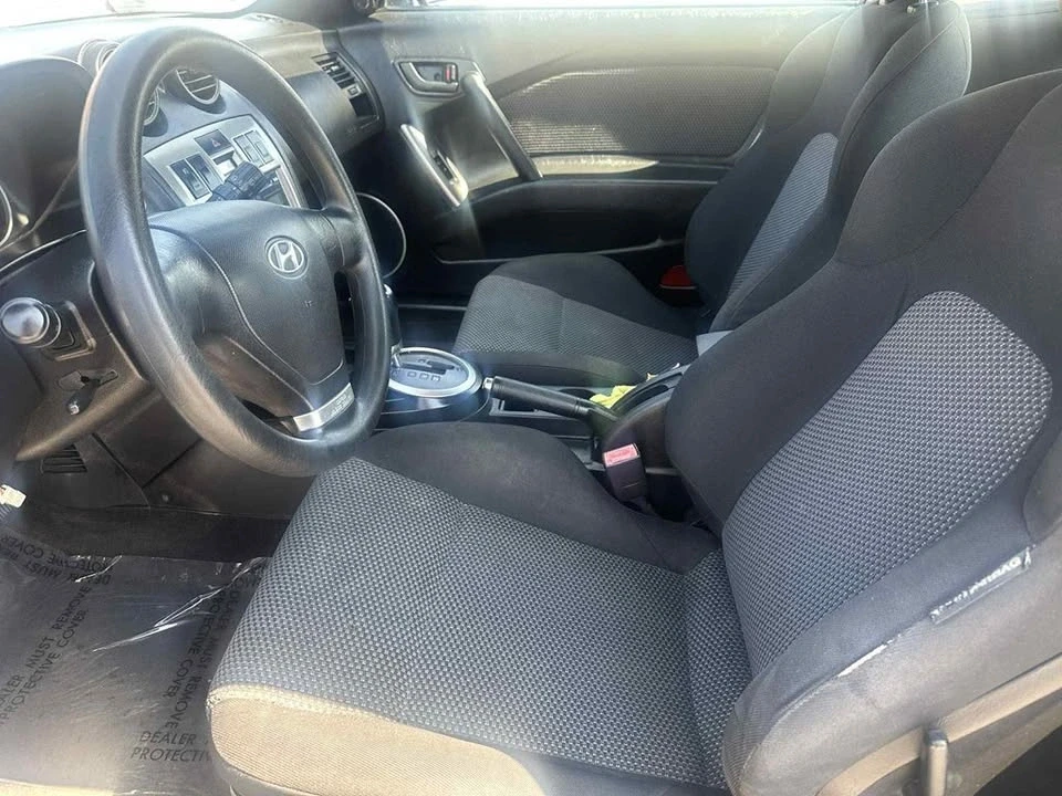2004 Hyundai Tiburon - Image 9 of 16