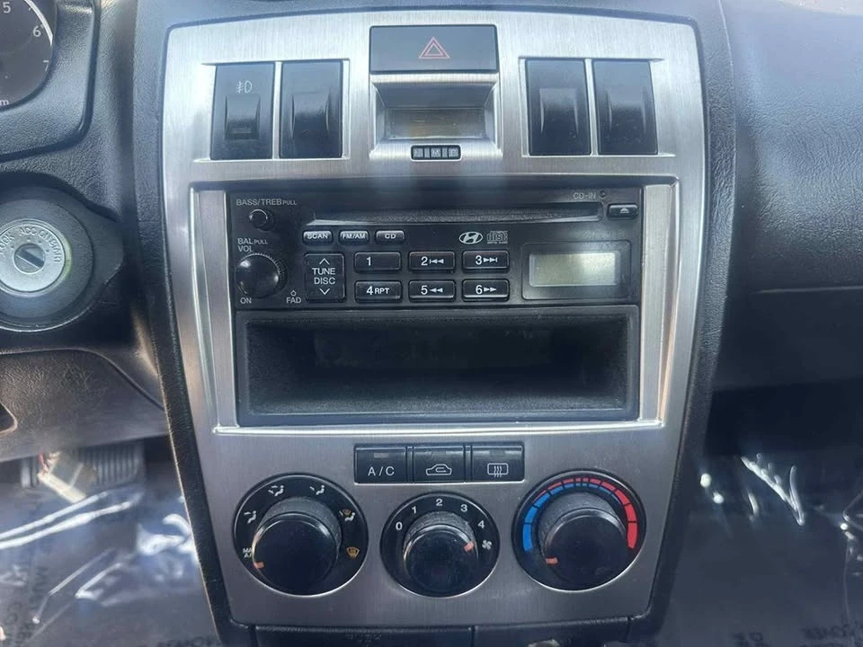 2004 Hyundai Tiburon - Image 14 of 16