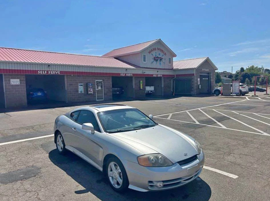 2004 Hyundai Tiburon - Image 2 of 6