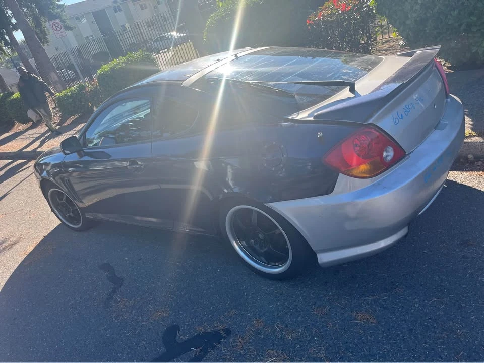2004 Hyundai Tiburon - Image 3 of 7