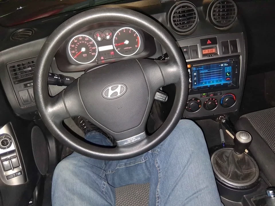 2004 Hyundai Tiburon - Image 5 of 6