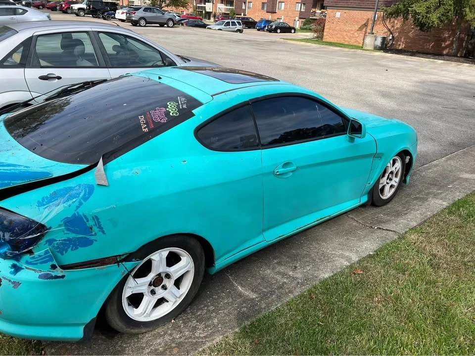 2004 Hyundai Tiburon - Image 2 of 3