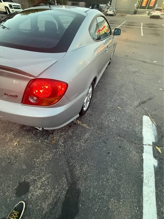 2004 Hyundai Tiburon - Image 4 of 10