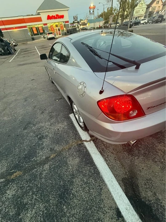 2004 Hyundai Tiburon - Image 3 of 10