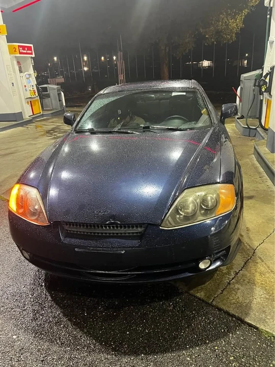 2004 Hyundai Tiburon - Image 4 of 5