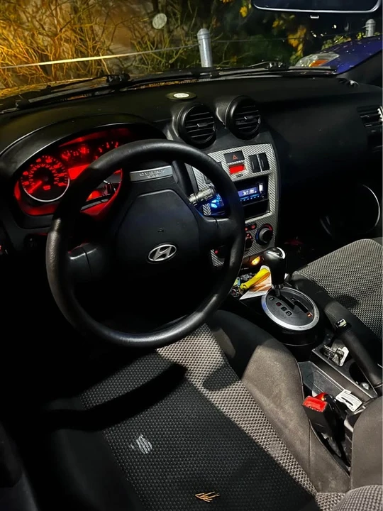 2004 Hyundai Tiburon - Image 2 of 5