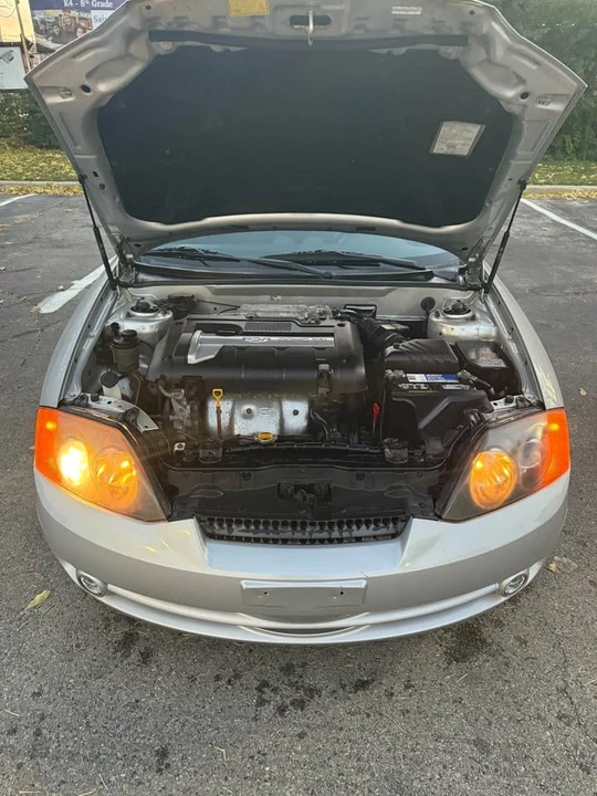 2004 Hyundai Tiburon - Image 7 of 10