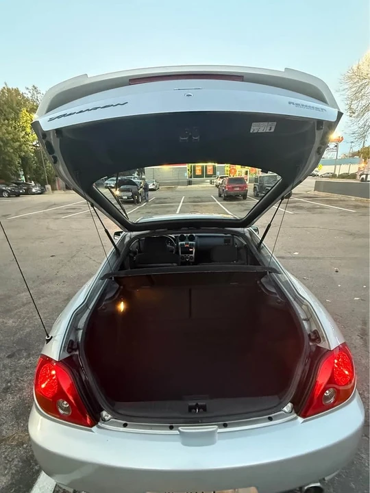 2004 Hyundai Tiburon - Image 6 of 10
