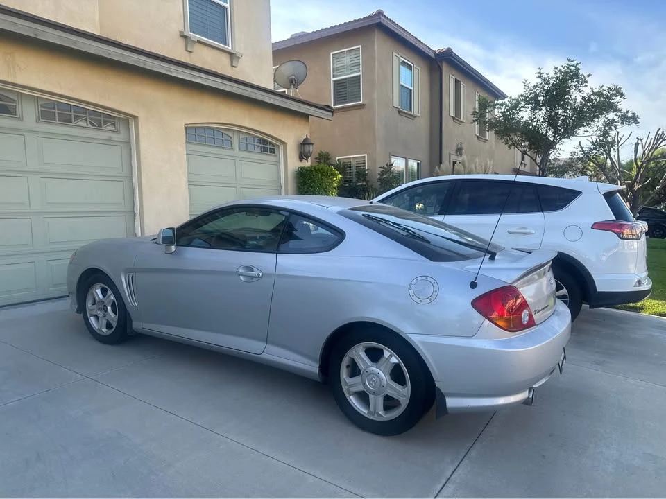 2004 Hyundai Tiburon - Image 2 of 2