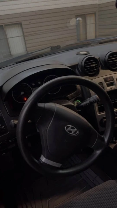 2004 Hyundai Tiburon - Image 6 of 7