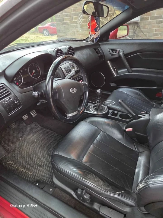 2004 Hyundai Tiburon - Image 11 of 11