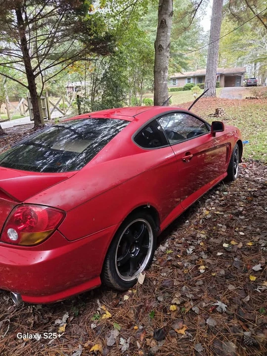 2004 Hyundai Tiburon - Image 3 of 11