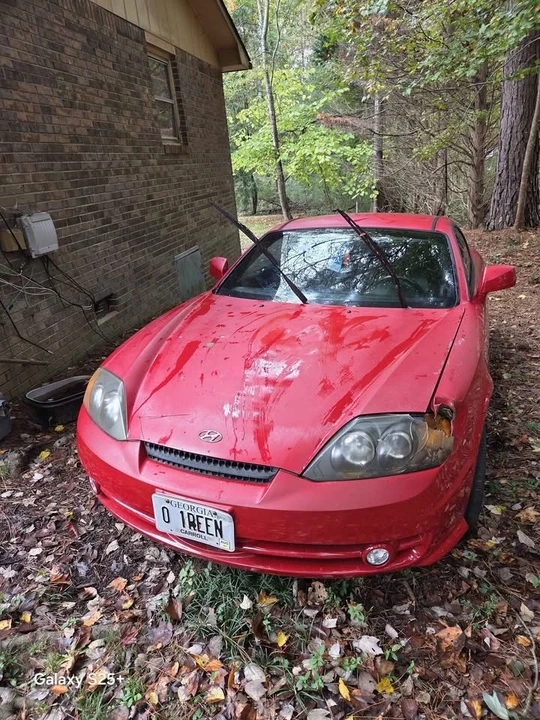 2004 Hyundai Tiburon - Image 5 of 11