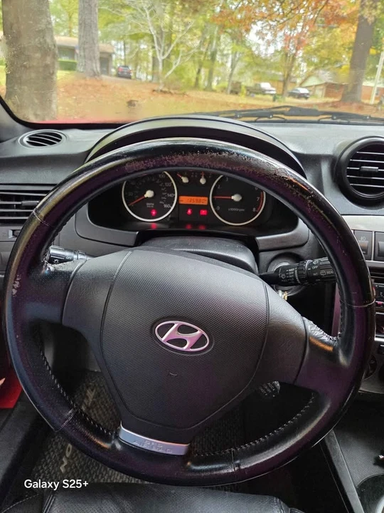 2004 Hyundai Tiburon - Image 8 of 11