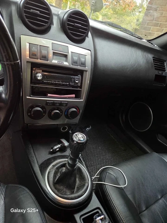 2004 Hyundai Tiburon - Image 9 of 11