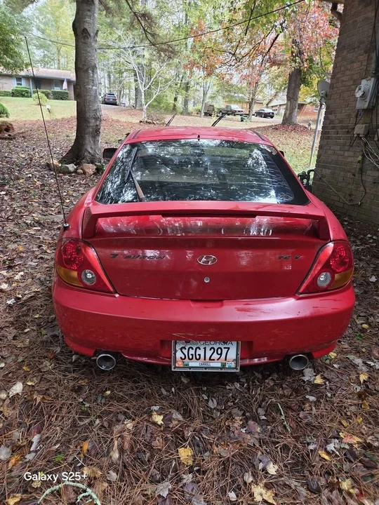2004 Hyundai Tiburon - Image 4 of 11